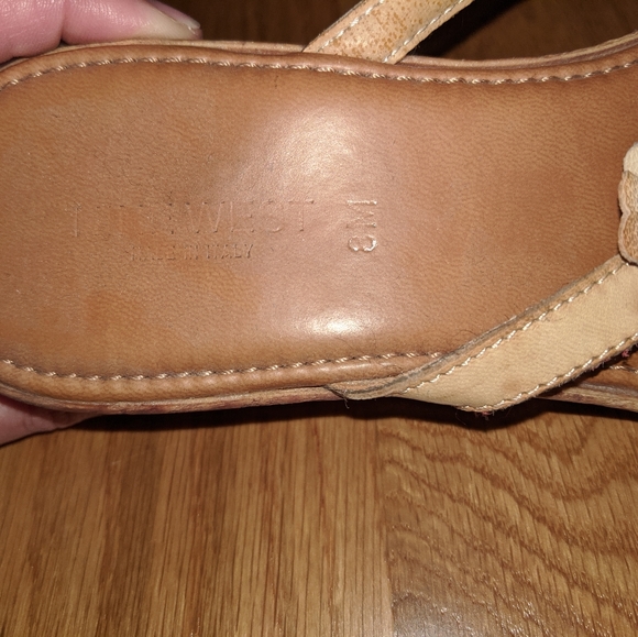 Nine West Leather Flip Flops - Picture 4 of 5